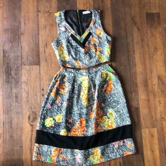 Two pieces long high waisted skirt and crop top - Picture 1 of 8